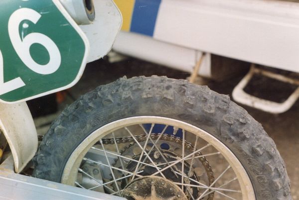 Hussessa liikaa tehoa - ei kestä renkaat. Ranska 1986